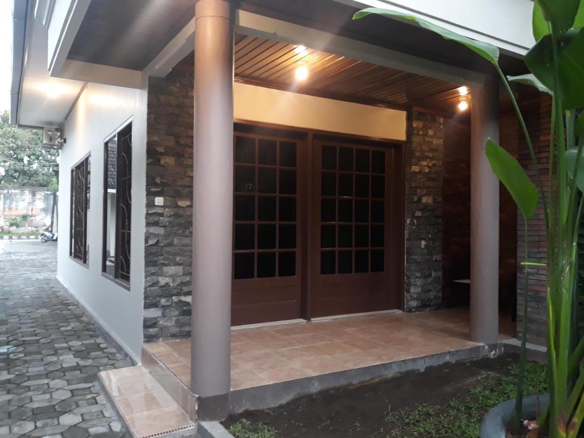 Alsalam Syariah Guesthouse Surakarta  Exterior photo