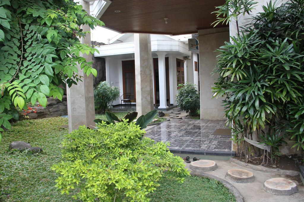 Alsalam Syariah Guesthouse Surakarta  Exterior photo